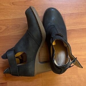 El Naturalista Black Leather Ankle Booties with Tan Interior